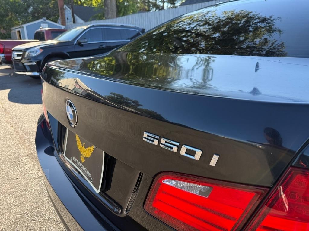 BMW 5-Series 550i 2011