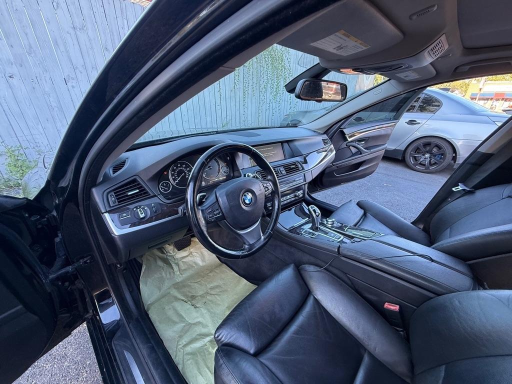 BMW 5-Series 550i 2011