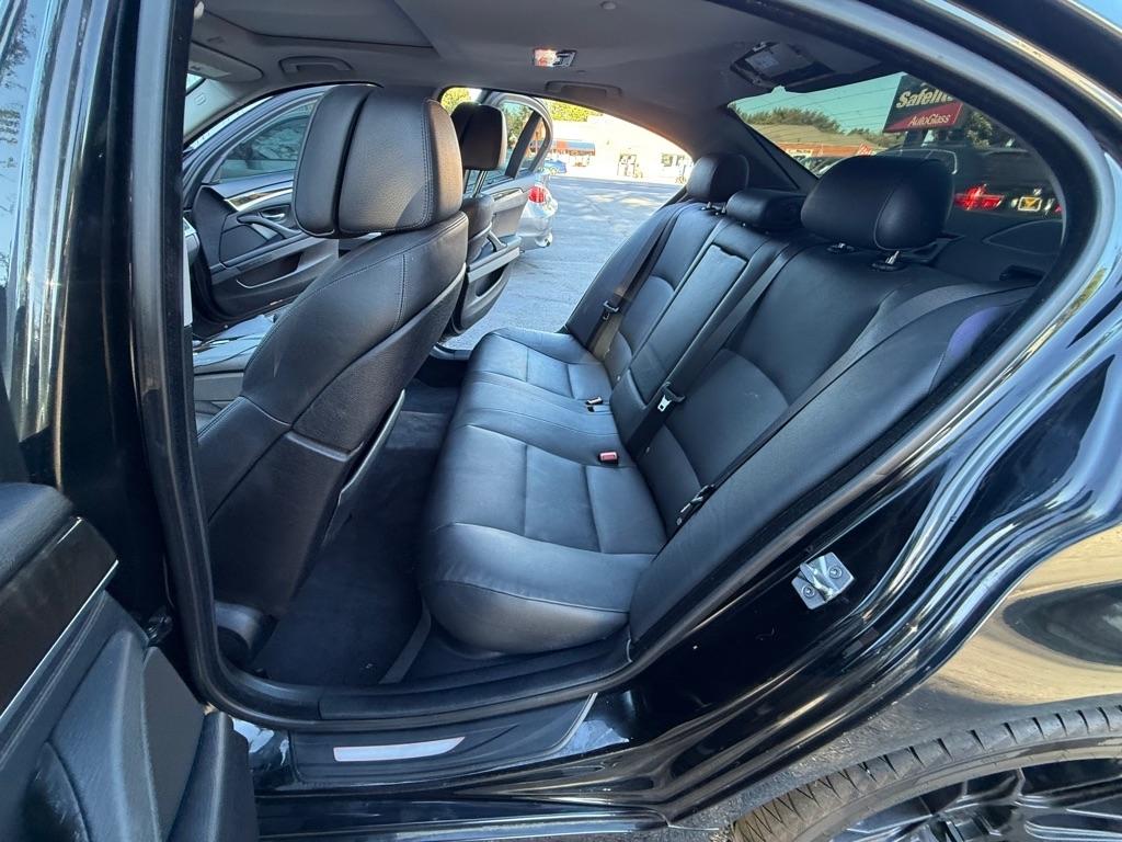 BMW 5-Series 550i 2011