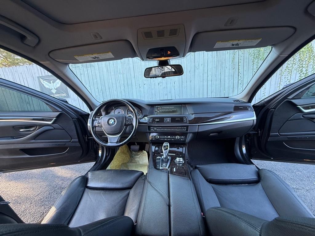 BMW 5-Series 550i 2011