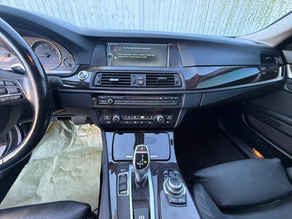 BMW 5-Series 550i 2011