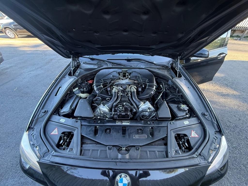 BMW 5-Series 550i 2011