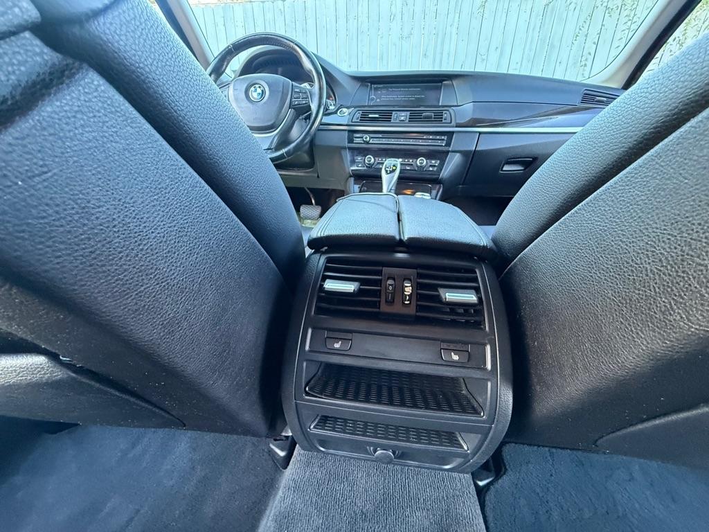 BMW 5-Series 550i 2011