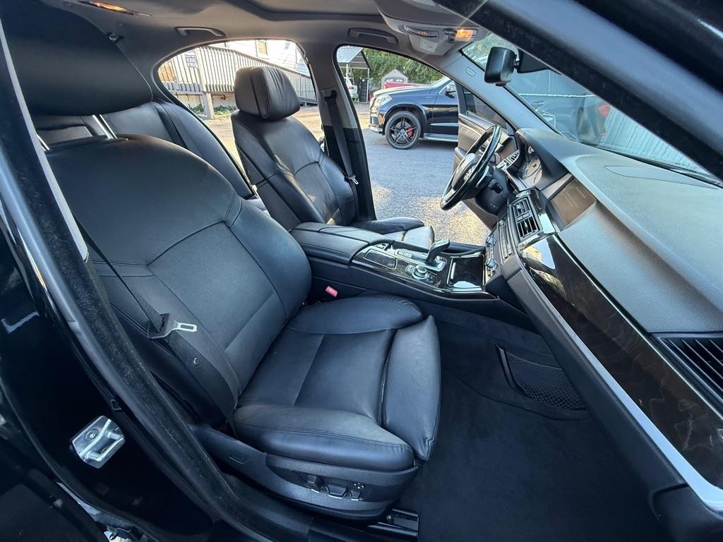 BMW 5-Series 550i 2011