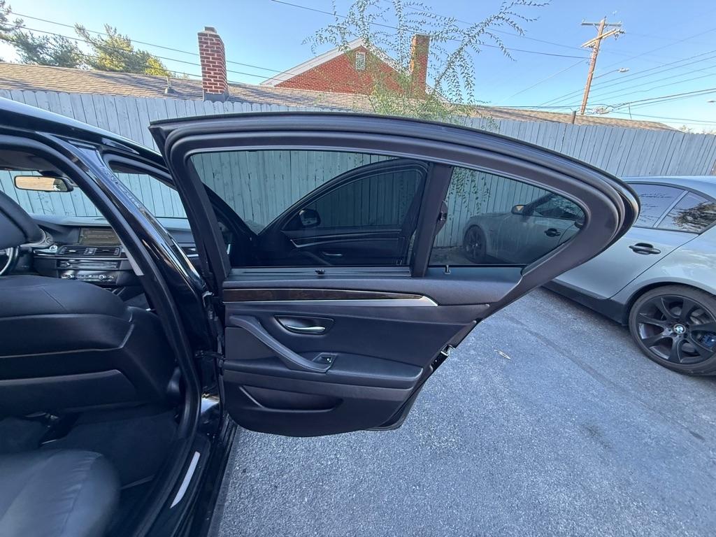 BMW 5-Series 550i 2011