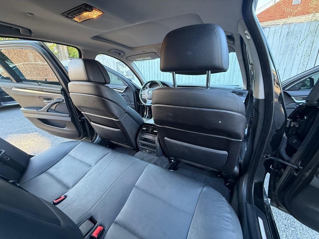 BMW 5-Series 550i 2011
