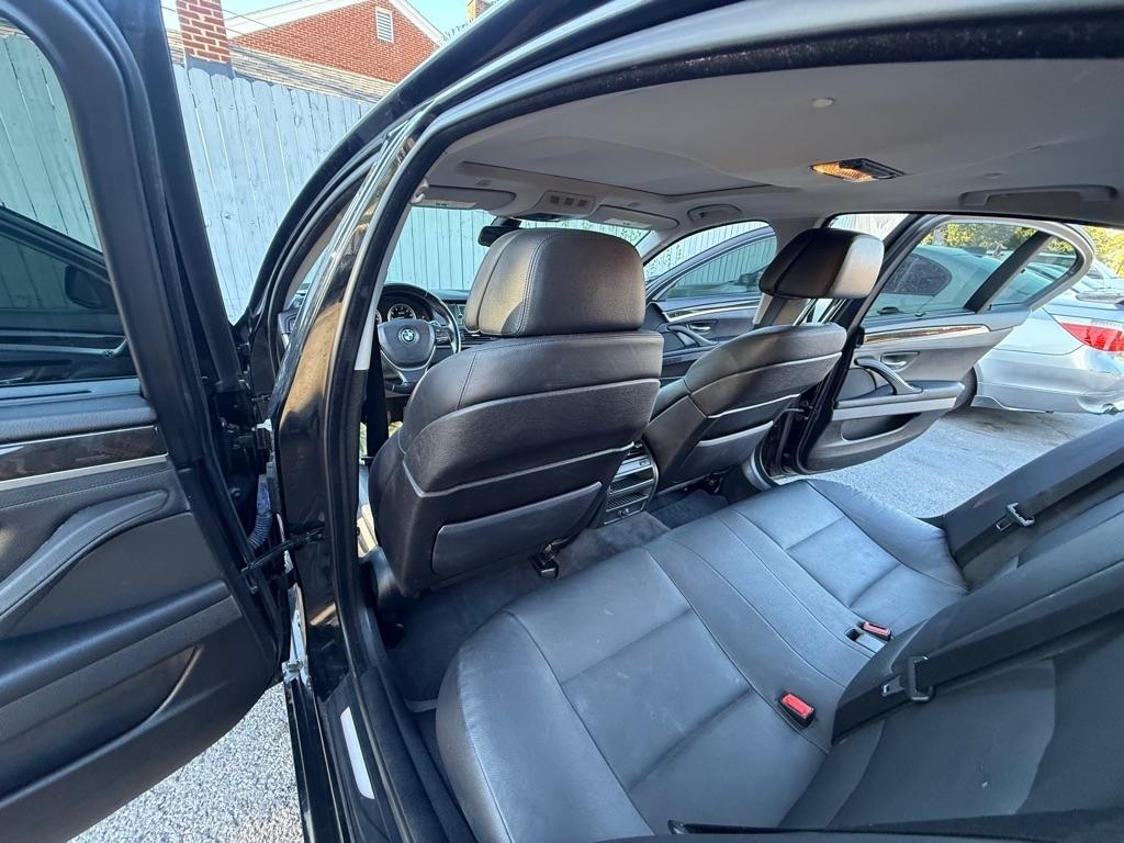 BMW 5-Series 550i 2011