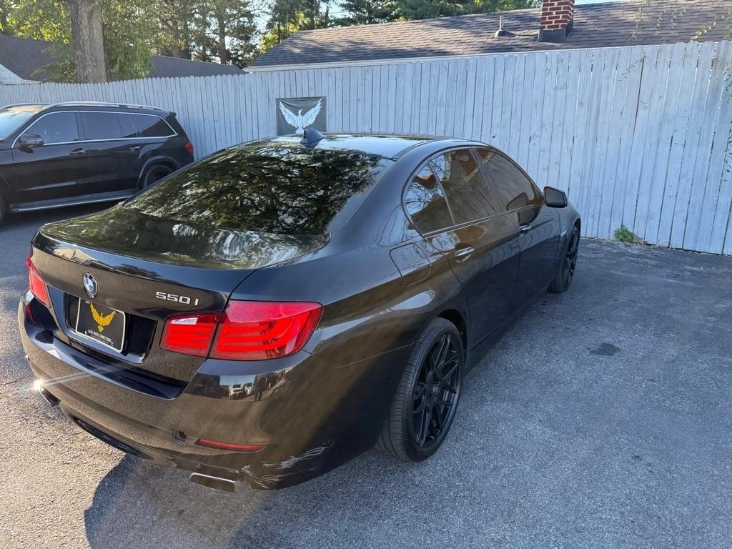 BMW 5-Series 550i 2011