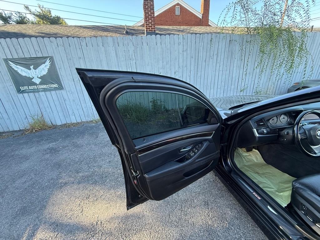 BMW 5-Series 550i 2011
