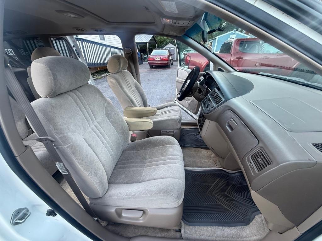 Toyota Sienna XLE 4-Door 2000