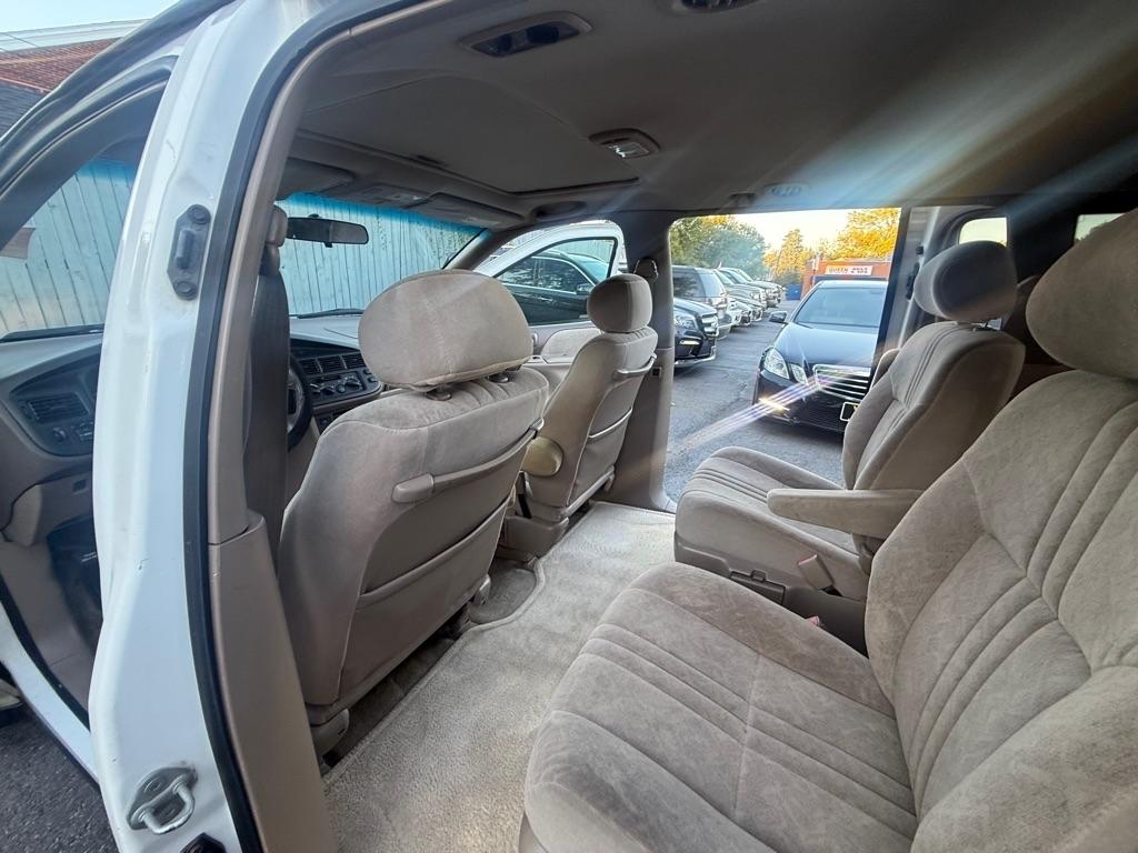 Toyota Sienna XLE 4-Door 2000
