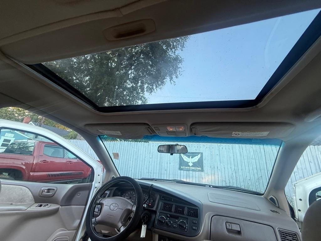 Toyota Sienna XLE 4-Door 2000