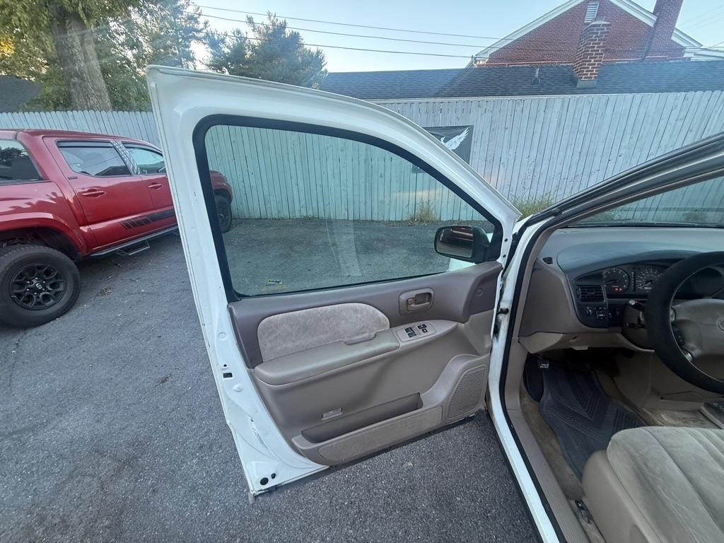 Toyota Sienna XLE 4-Door 2000