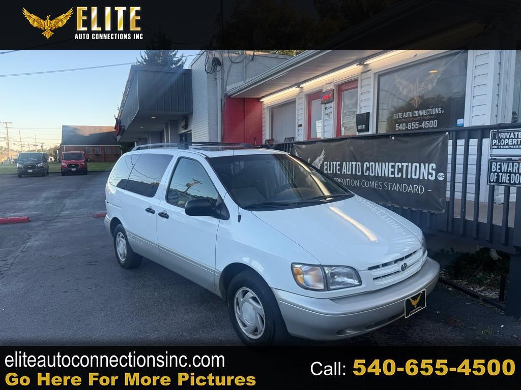 2000 Toyota Sienna XLE 4-Door