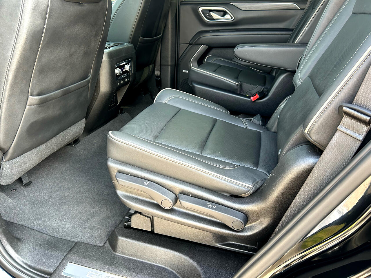 GMC Yukon SLT 2WD 2021