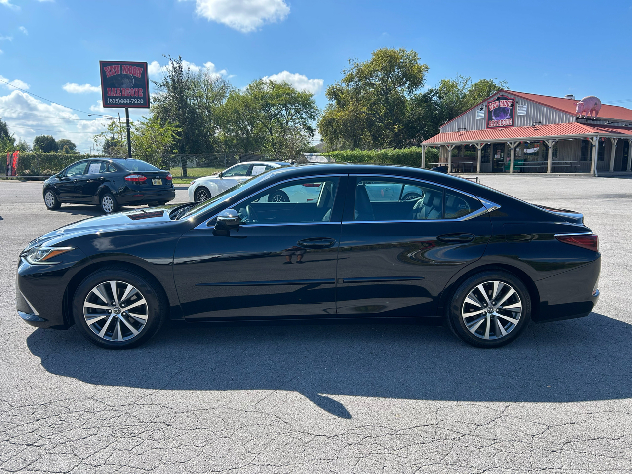 2019 Lexus ES 350 Luxury photo 2
