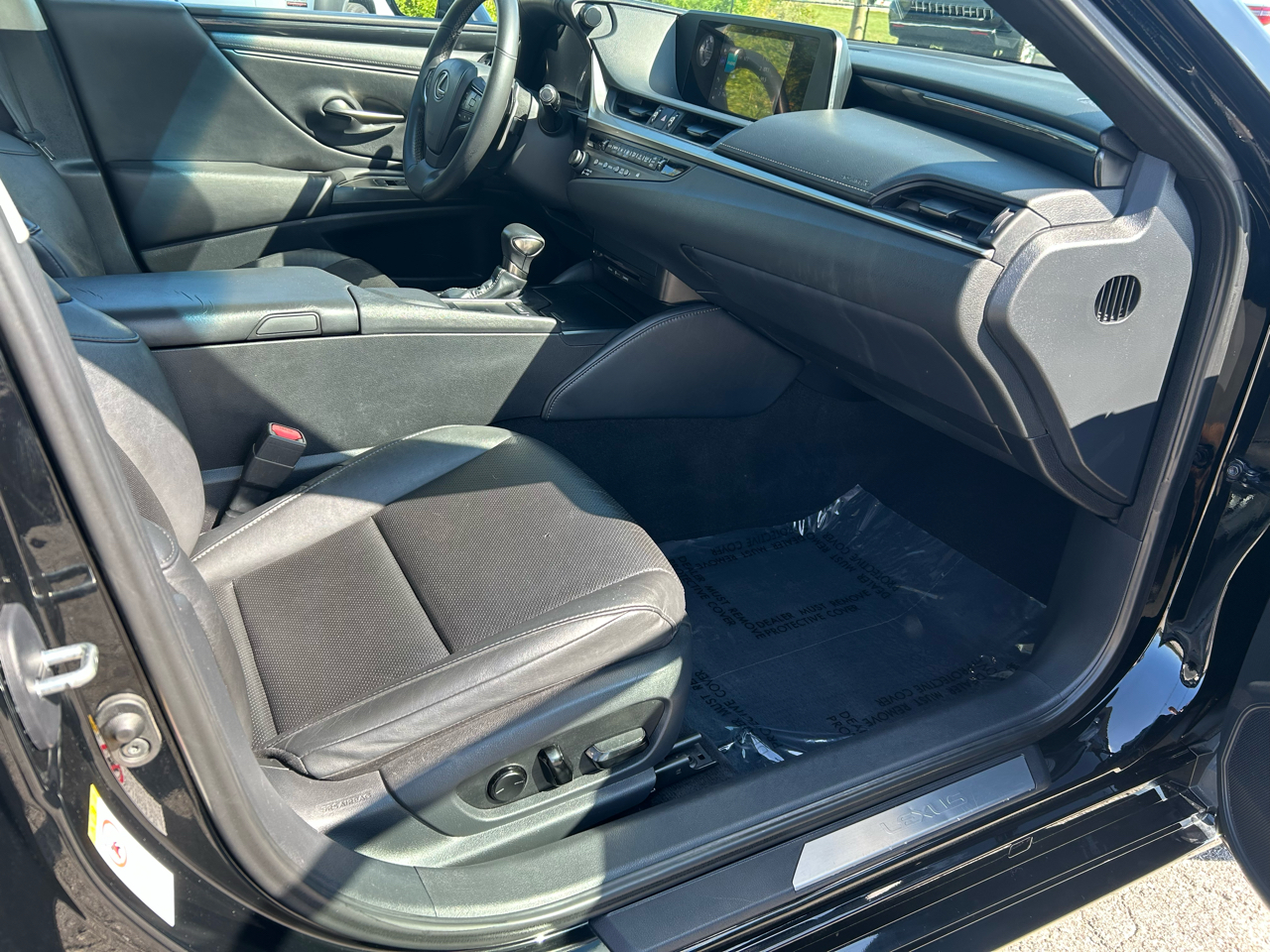 Lexus ES 350 4D Sedan 2019