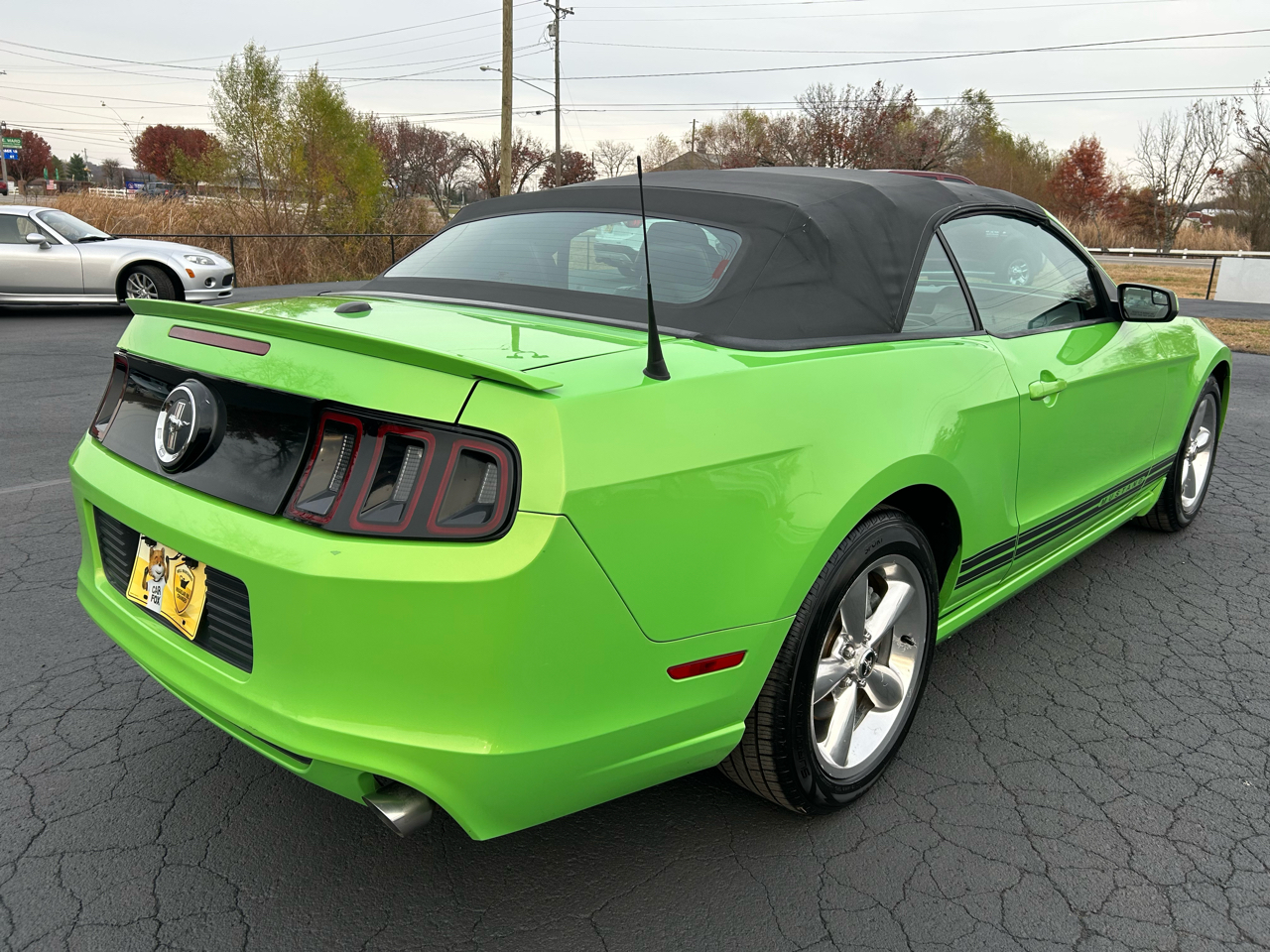 2013 Ford Mustang V6 Convertible photo 4