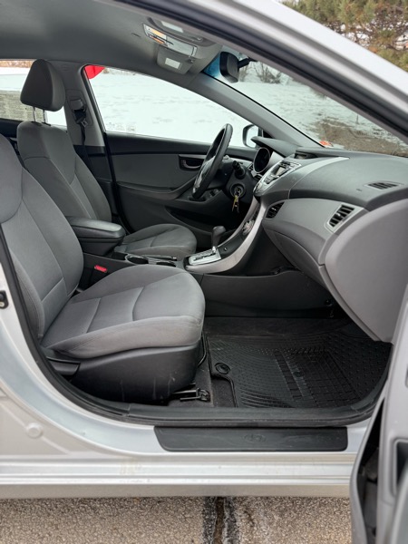 Hyundai Elantra Limited 2012