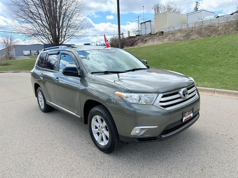 Toyota Highlander Base 4WD 2012