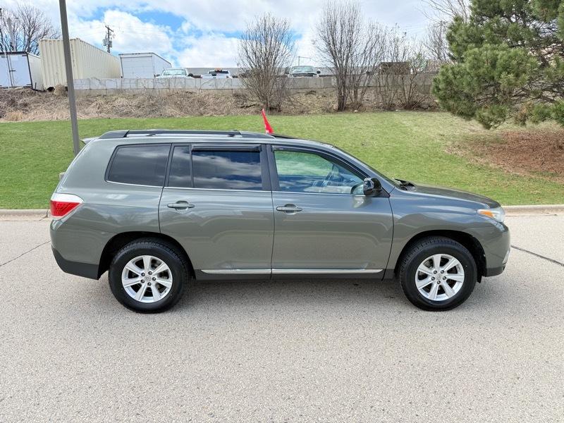 Toyota Highlander Base 4WD 2012
