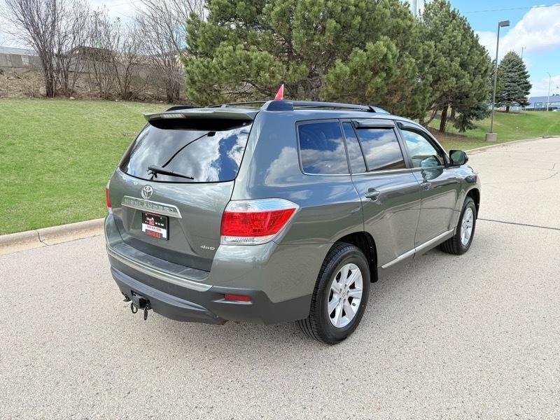 Toyota Highlander Base 4WD 2012