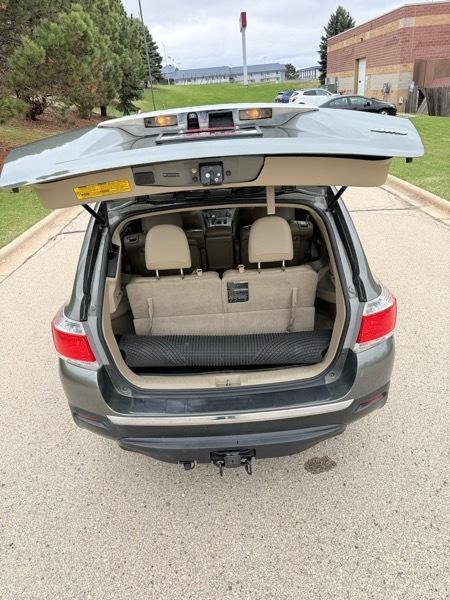 Toyota Highlander Base 4WD 2012