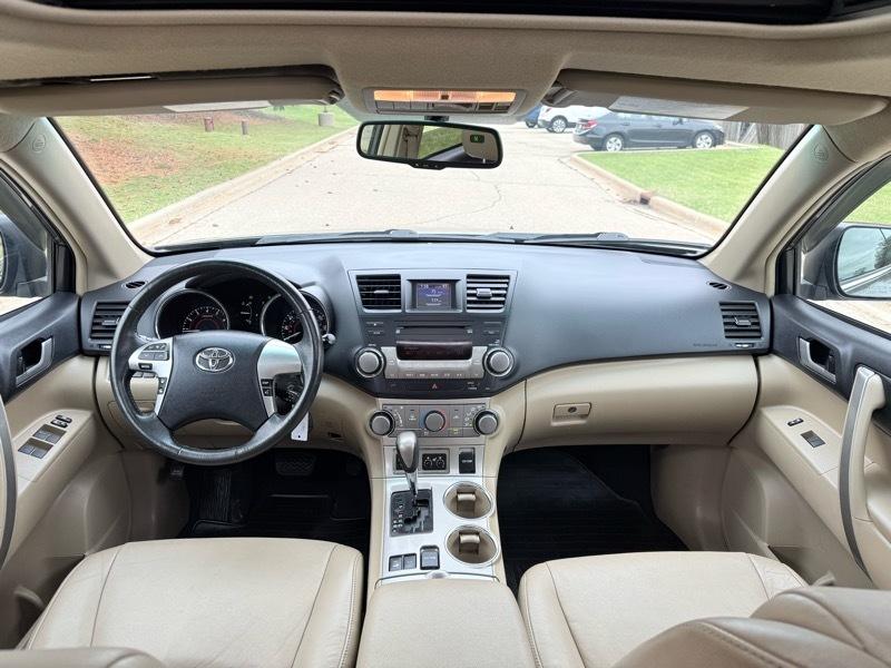 Toyota Highlander Base 4WD 2012