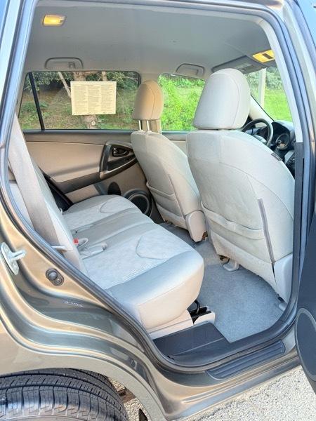 Toyota RAV4 Base I4 4WD 2011