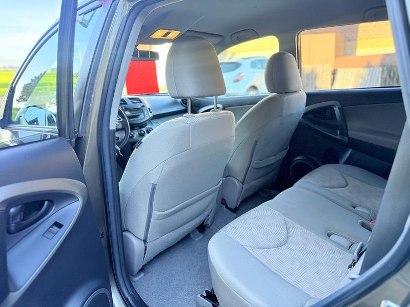 Toyota RAV4 Base I4 4WD 2011