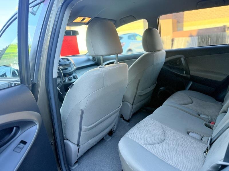 Toyota RAV4 Base I4 4WD 2011