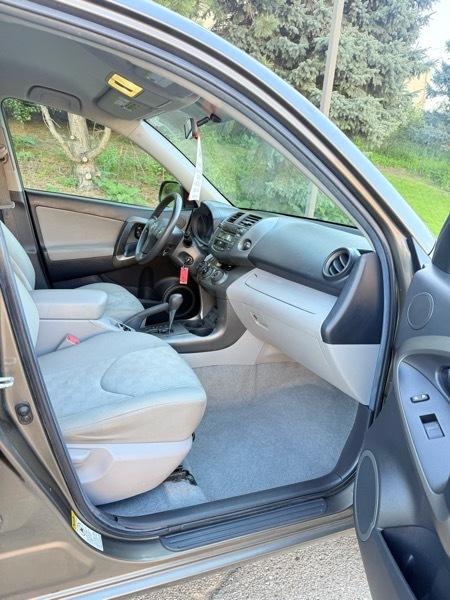 Toyota RAV4 Base I4 4WD 2011