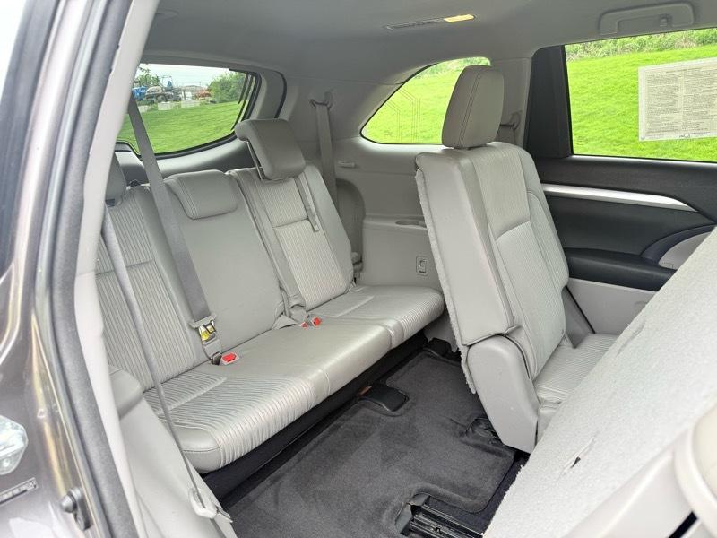 Toyota Highlander LE AWD V6 2014