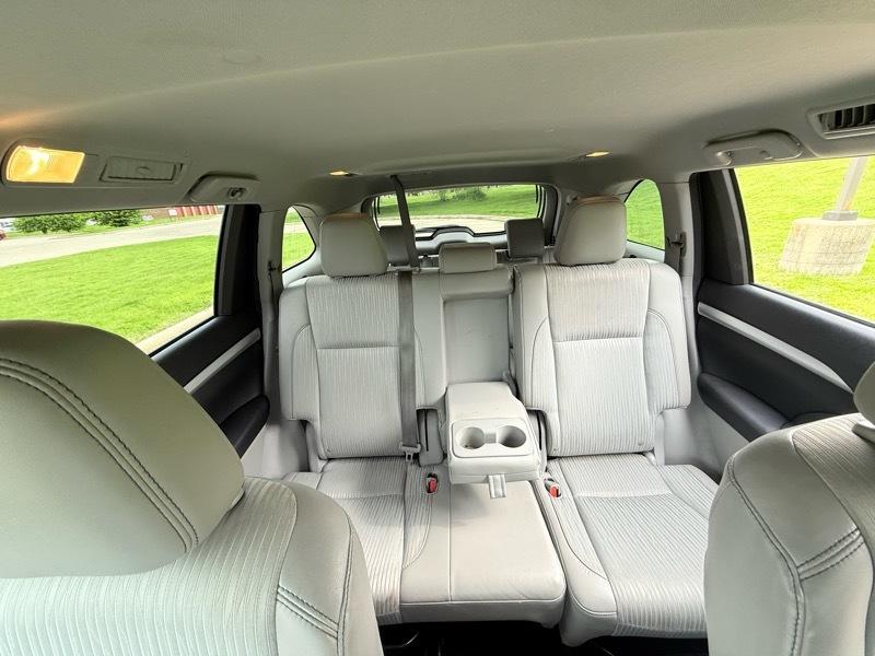 Toyota Highlander LE AWD V6 2014
