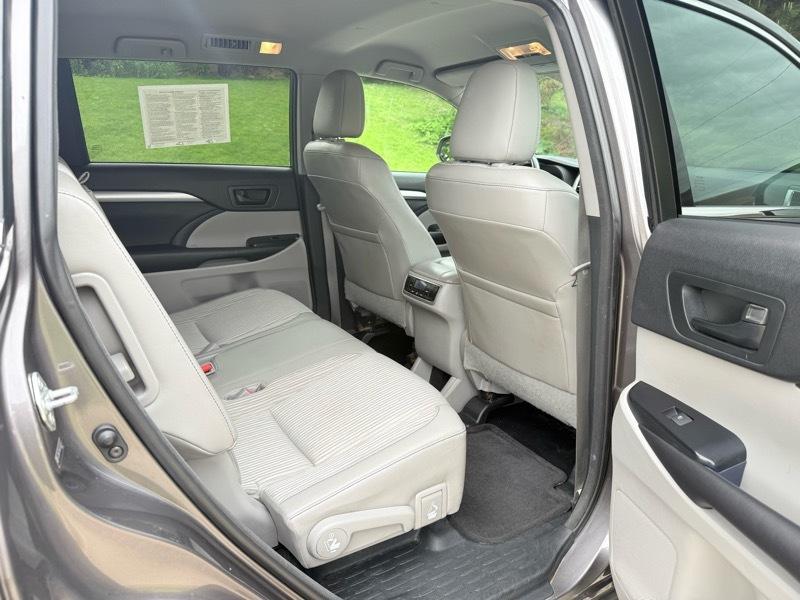 Toyota Highlander LE AWD V6 2014