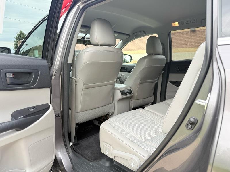 Toyota Highlander LE AWD V6 2014