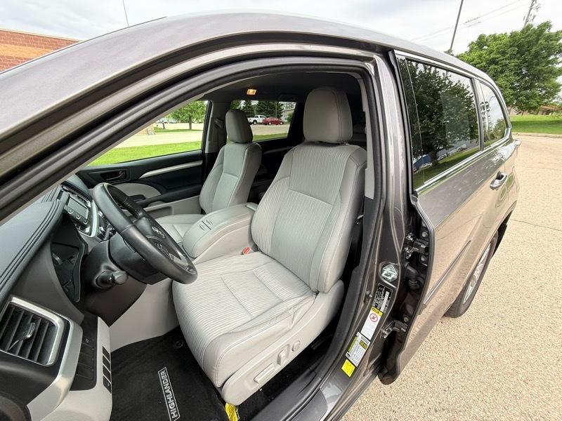 Toyota Highlander LE AWD V6 2014