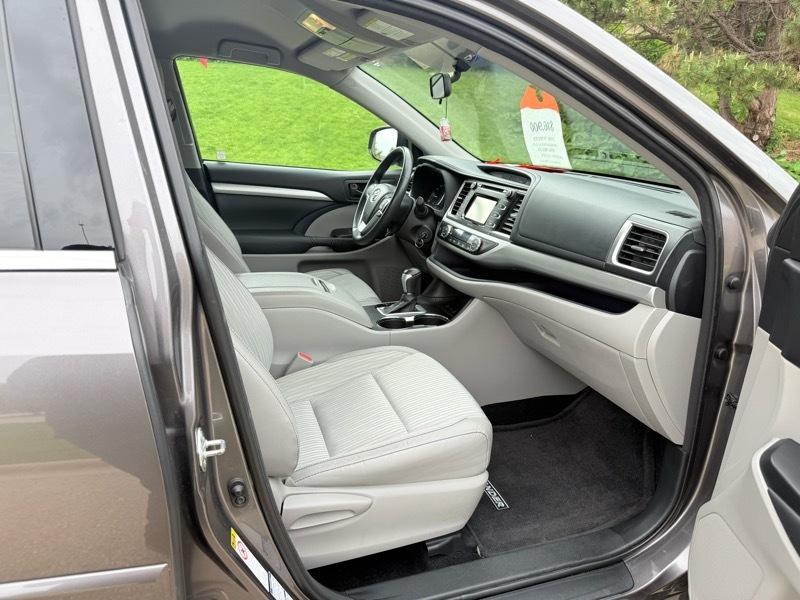 Toyota Highlander LE AWD V6 2014