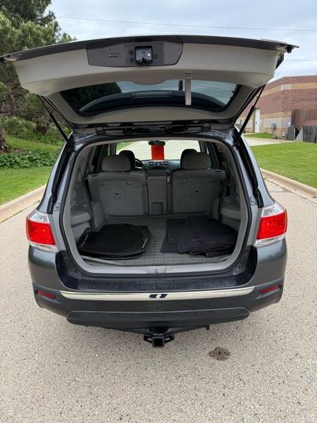 Toyota Highlander Base 4WD 2011
