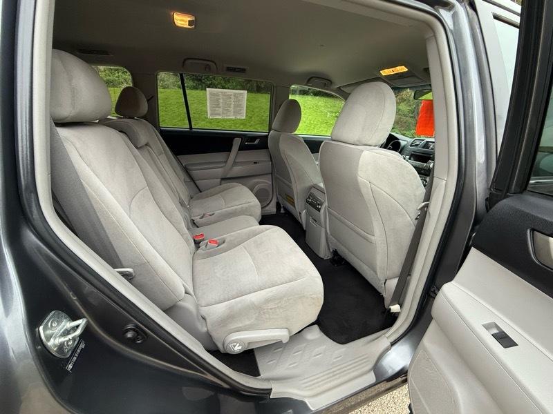 Toyota Highlander Base 4WD 2011