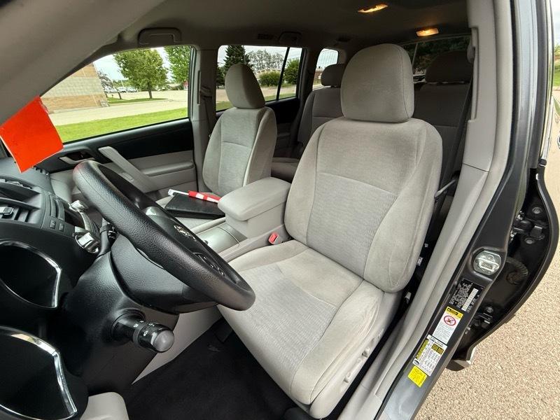 Toyota Highlander Base 4WD 2011
