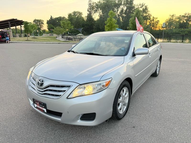 Toyota Camry Base 6-Spd AT 2011