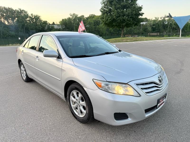 Toyota Camry Base 6-Spd AT 2011