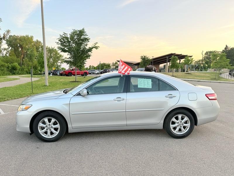 Toyota Camry Base 6-Spd AT 2011