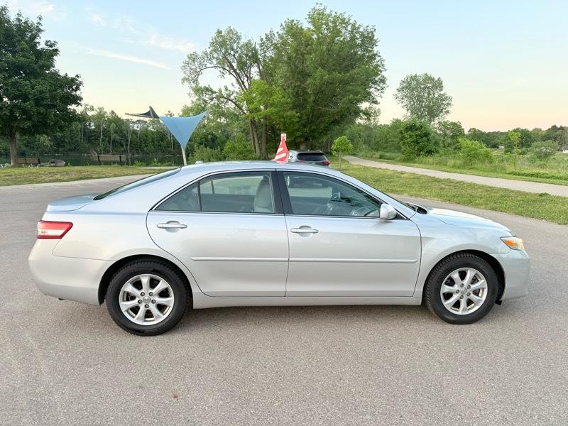 Toyota Camry Base 6-Spd AT 2011