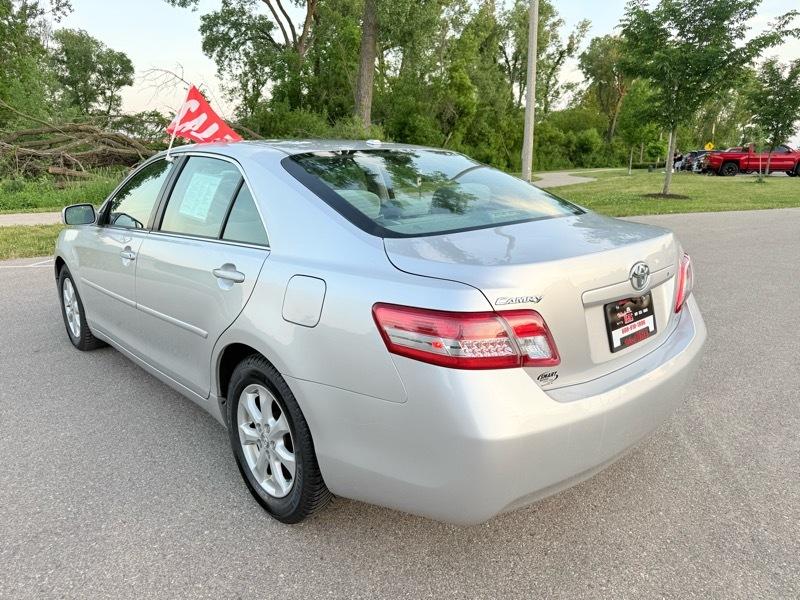 Toyota Camry Base 6-Spd AT 2011