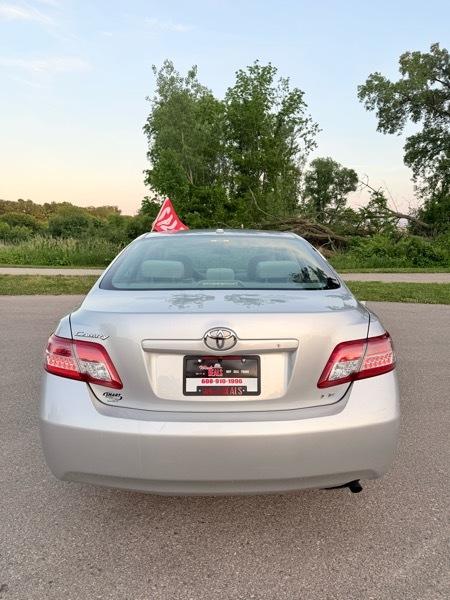 Toyota Camry Base 6-Spd AT 2011