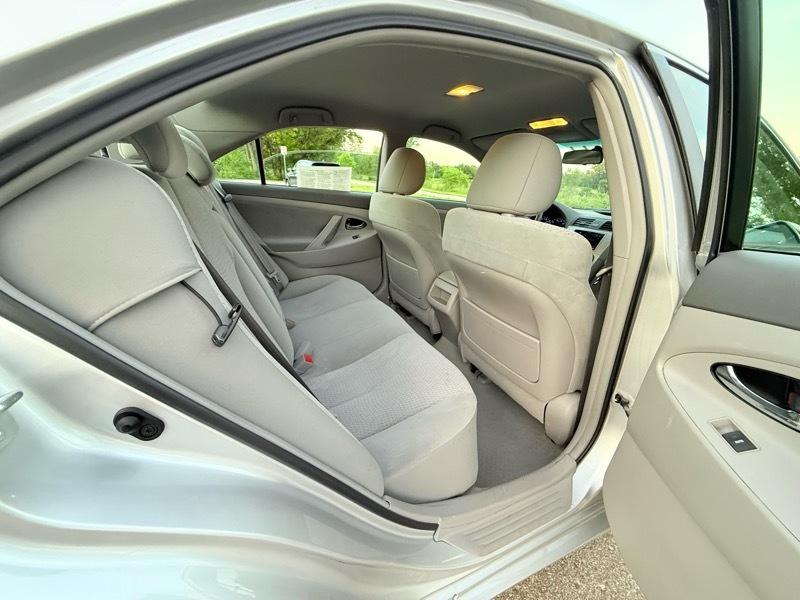 Toyota Camry Base 6-Spd AT 2011