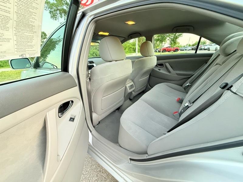 Toyota Camry Base 6-Spd AT 2011