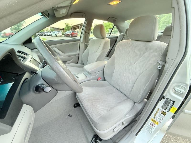 Toyota Camry Base 6-Spd AT 2011